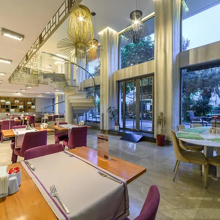 Ξενοδοχείο Ramada By Wyndham Grand Bazaar 4*