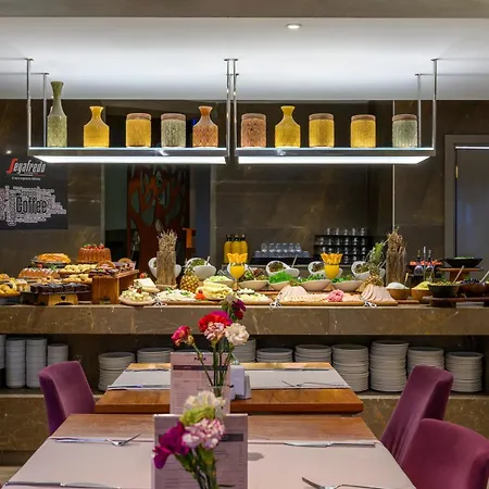 Ramada By Wyndham Grand Bazaar Ξενοδοχείο 4*