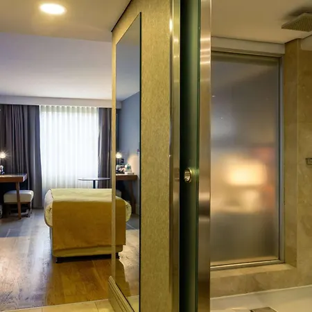 Ramada By Wyndham Grand Bazaar Hotel 4*