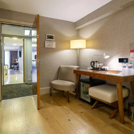 מלון Ramada By Wyndham Grand Bazaar 4*