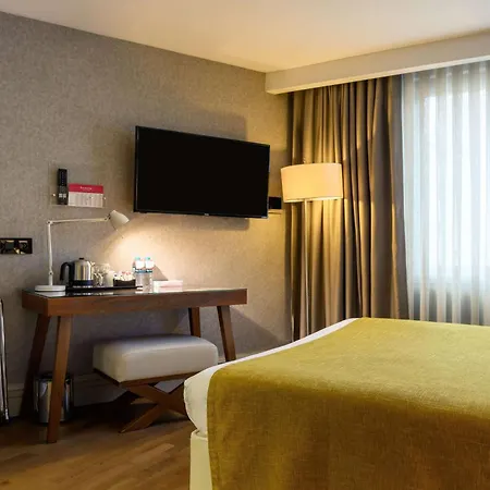 Ramada By Wyndham Grand Bazaar Hotel 4*