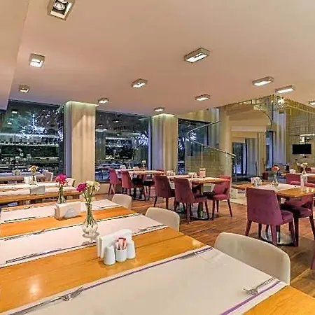 Hotel Ramada By Wyndham Grand Bazaar 4*