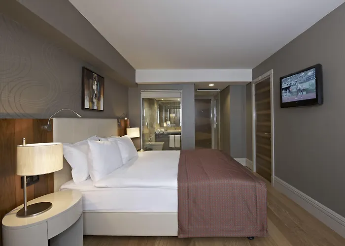 Hotel Ramada By Wyndham Grand Bazaar