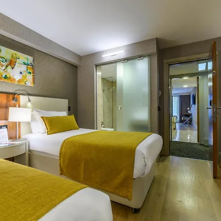 Hotel Ramada By Wyndham Grand Bazaar 4*