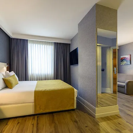 Ramada By Wyndham Grand Bazaar Hotel