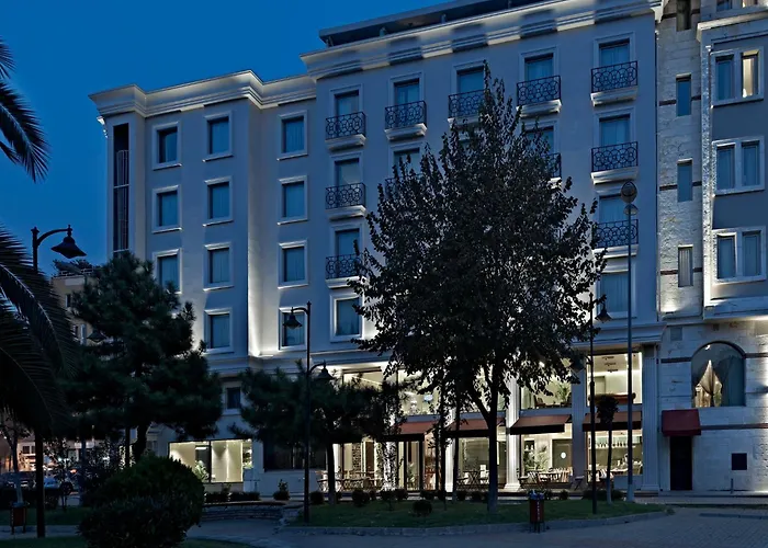 מלון Ramada By Wyndham Grand Bazaar