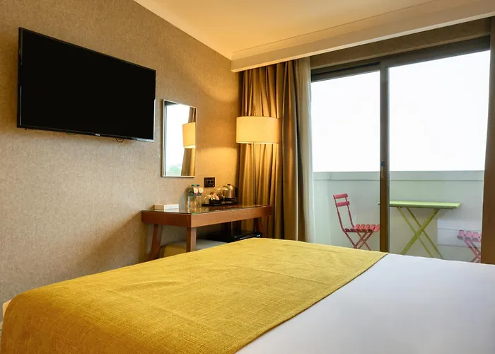 מלון Ramada By Wyndham Grand Bazaar