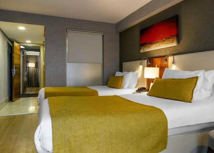 מלון Ramada By Wyndham Grand Bazaar 4*