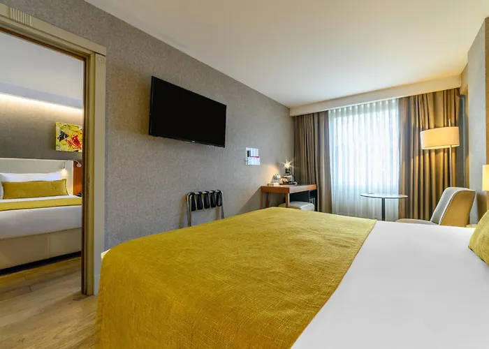 Ramada By Wyndham Grand Bazaar 4*