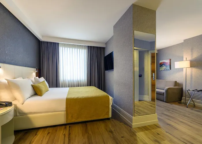 Ramada By Wyndham Grand Bazaar מלון