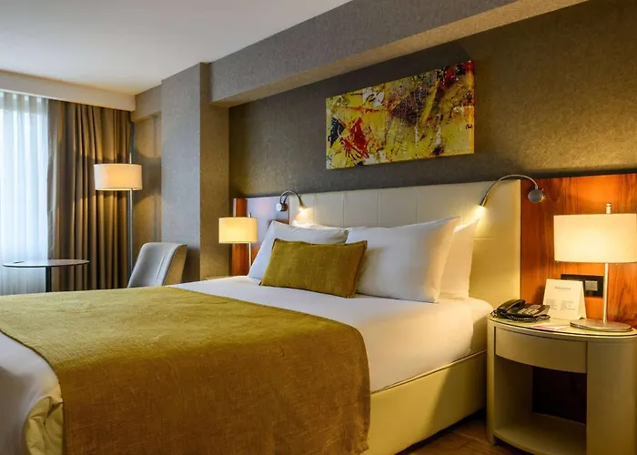 מלון Ramada By Wyndham Grand Bazaar