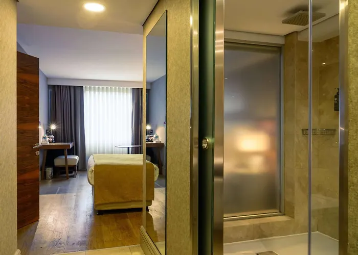 Ramada By Wyndham Grand Bazaar מלון 4*