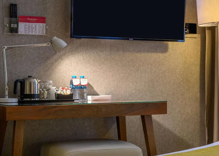 Ramada By Wyndham Grand Bazaar מלון