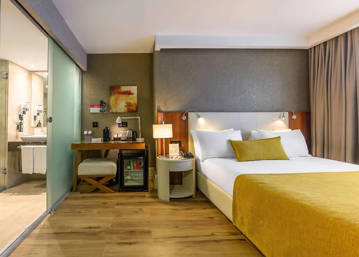 מלון Ramada By Wyndham Grand Bazaar איסטמבול