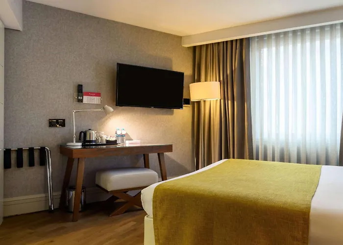 Ramada By Wyndham Grand Bazaar מלון 4*