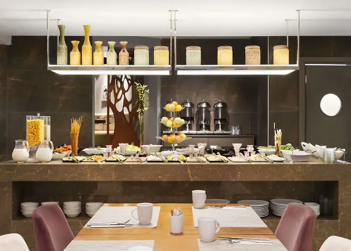 מלון Ramada By Wyndham Grand Bazaar