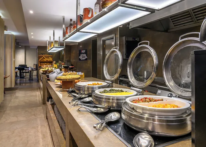 מלון Ramada By Wyndham Grand Bazaar 4*