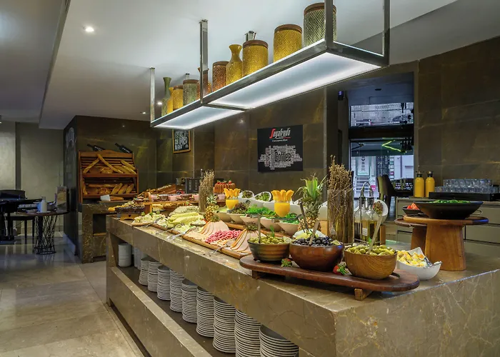 Ramada By Wyndham Grand Bazaar מלון איסטמבול