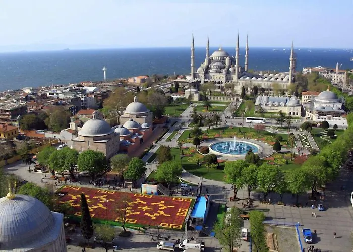 מלון Ramada By Wyndham Grand Bazaar 4*